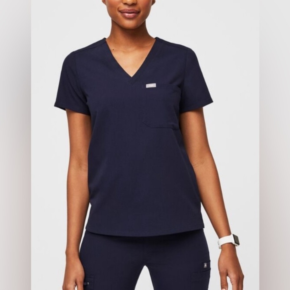 FIGS Catarina One-pocket Scrub Top - Navy color, size M